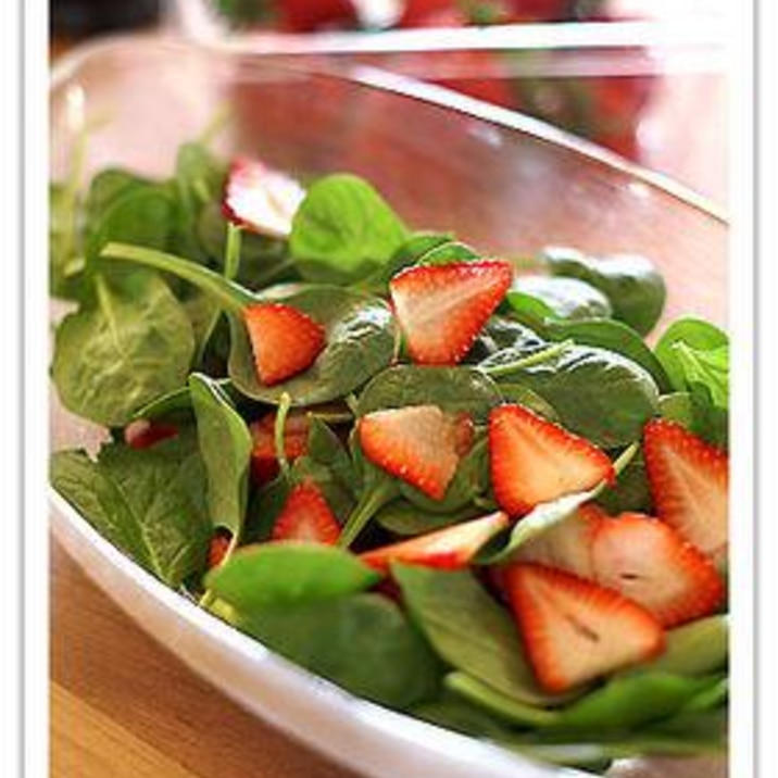 いちごとほうれん草のサラダ レシピ 作り方 By Popo Texas 楽天レシピ